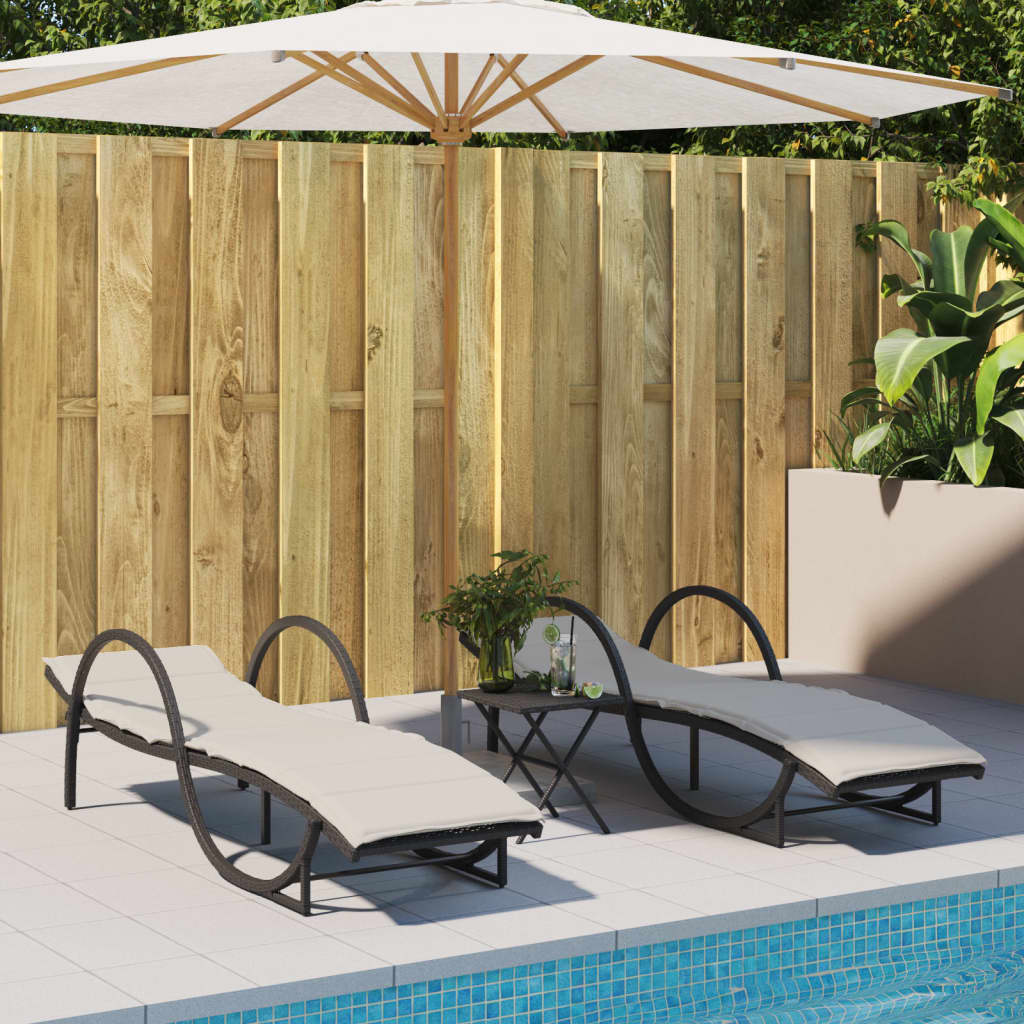 Sonnenliegen 2 Stk. mit Tisch Schwarz Poly Rattan